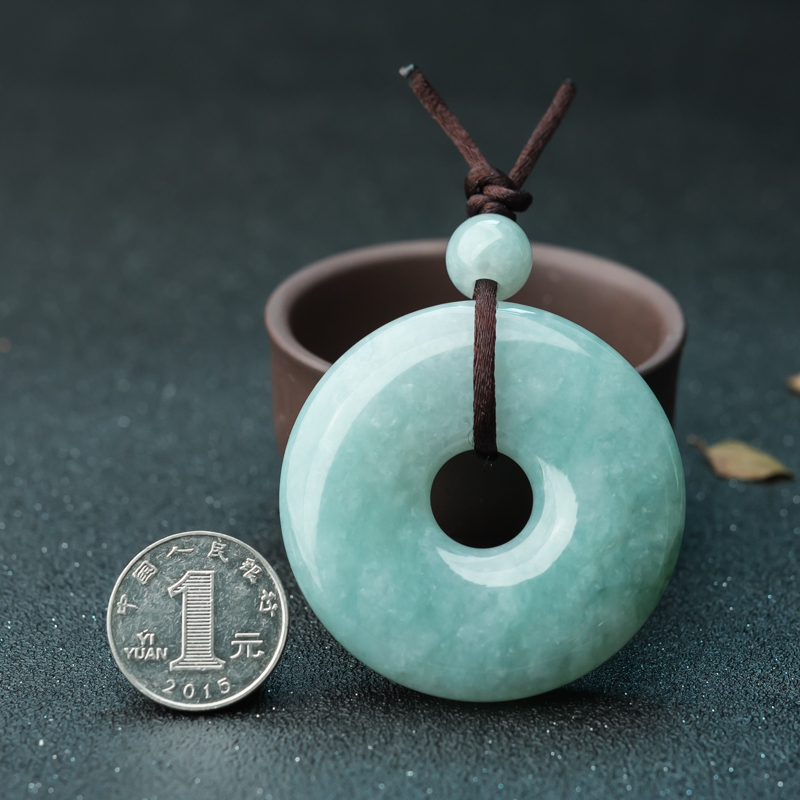 豆绿翡翠平安扣吊坠-红掌柜