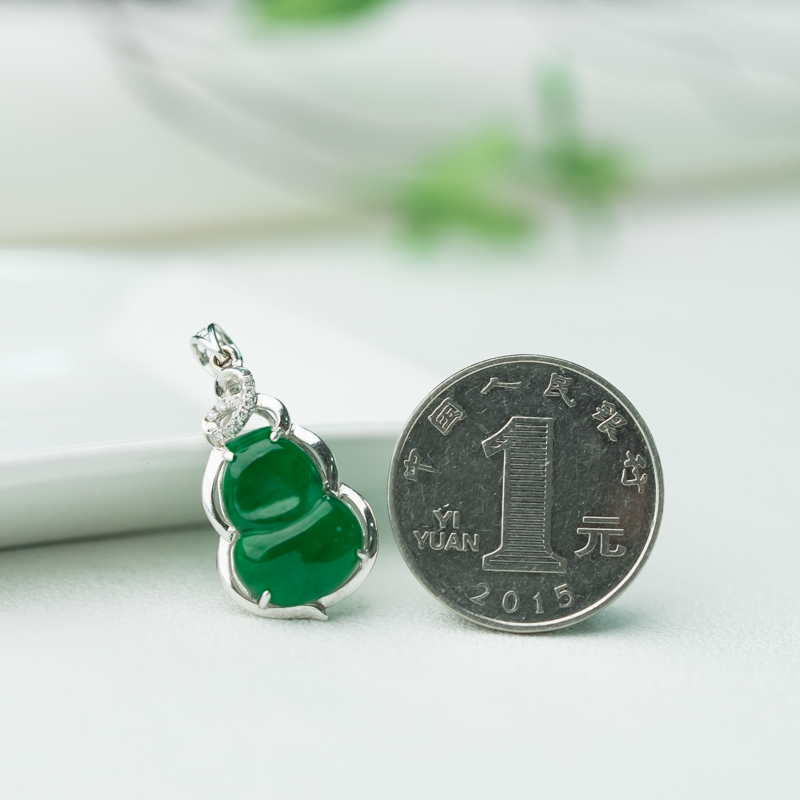 糯种翠绿翡翠吊坠-红掌柜
