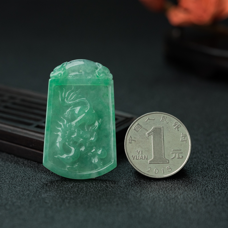 糯冰种翠绿翡翠吊坠-红掌柜