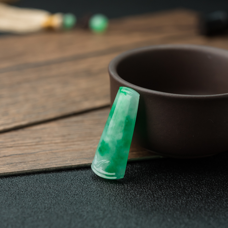 天然飘翠翡翠节节高升吊坠-红掌柜