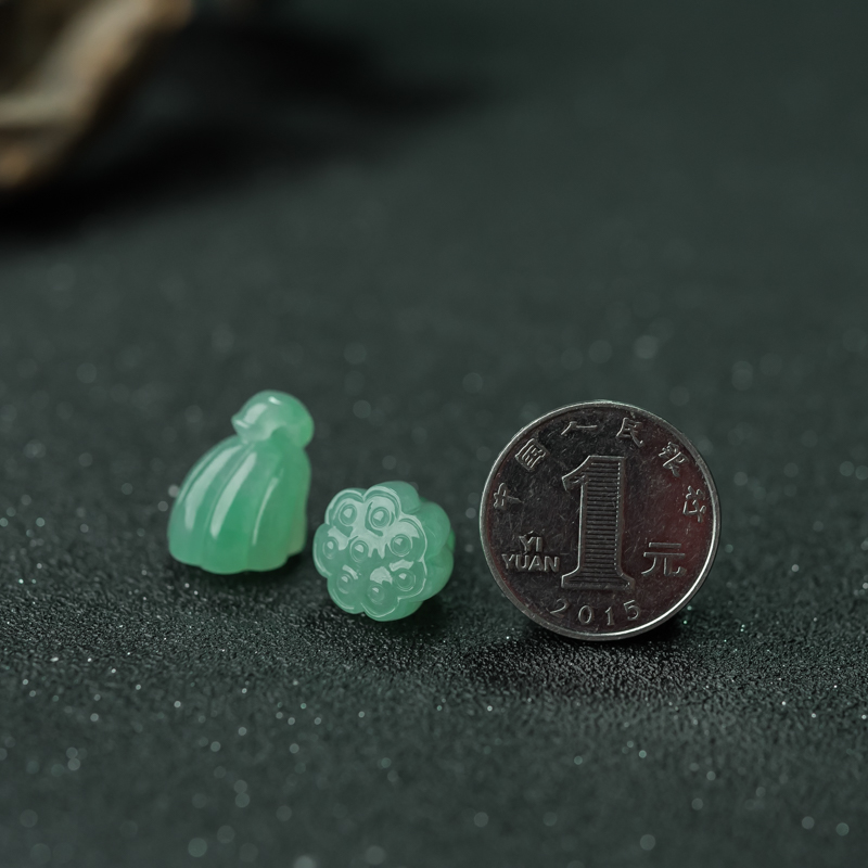 糯冰种晴水翡翠吊坠-红掌柜