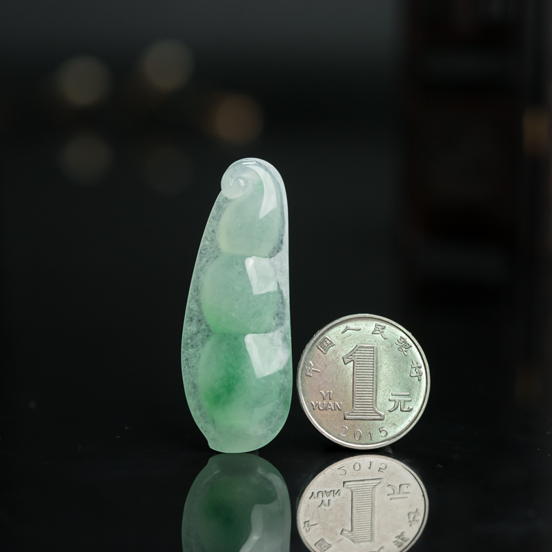 糯冰种飘翠翡翠吊坠-红掌柜