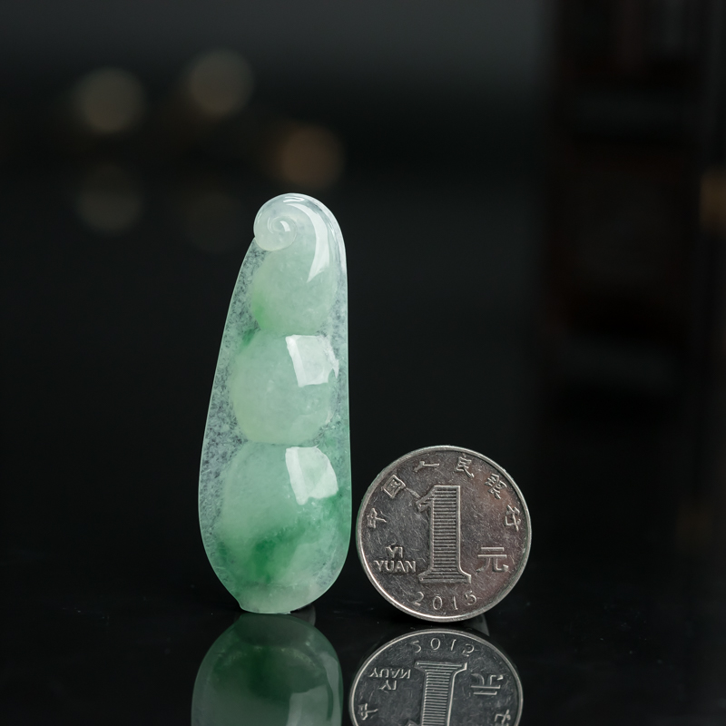 糯冰种飘翠翡翠吊坠-红掌柜