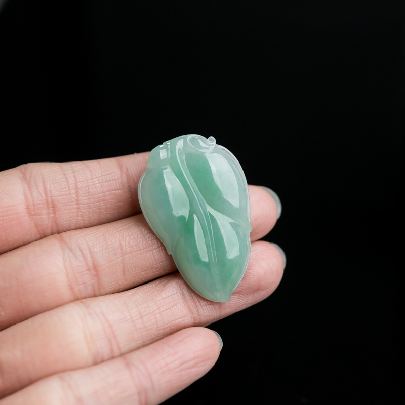 缅甸天然糯种浅绿翡翠吊坠-红掌柜