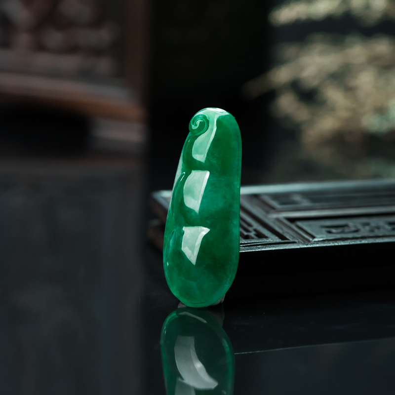 翠绿翡翠福豆吊坠-红掌柜