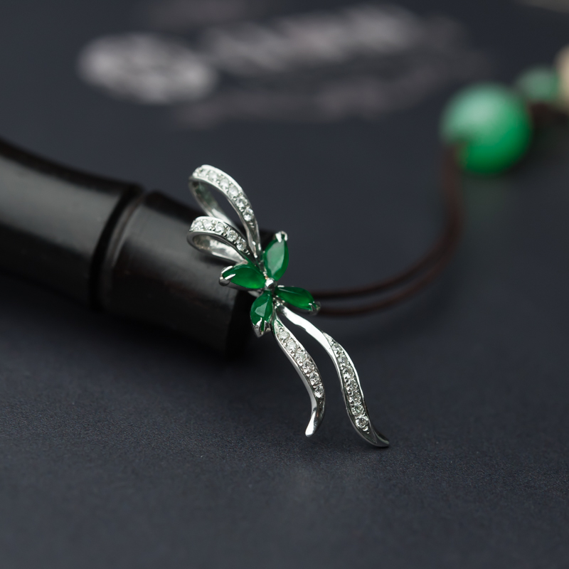 18K缅甸糯冰种翠色翡翠随形吊坠-红掌柜