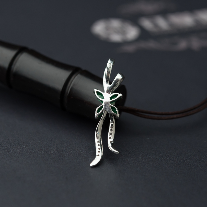 18K缅甸天然翠色翡翠随形吊坠-红掌柜