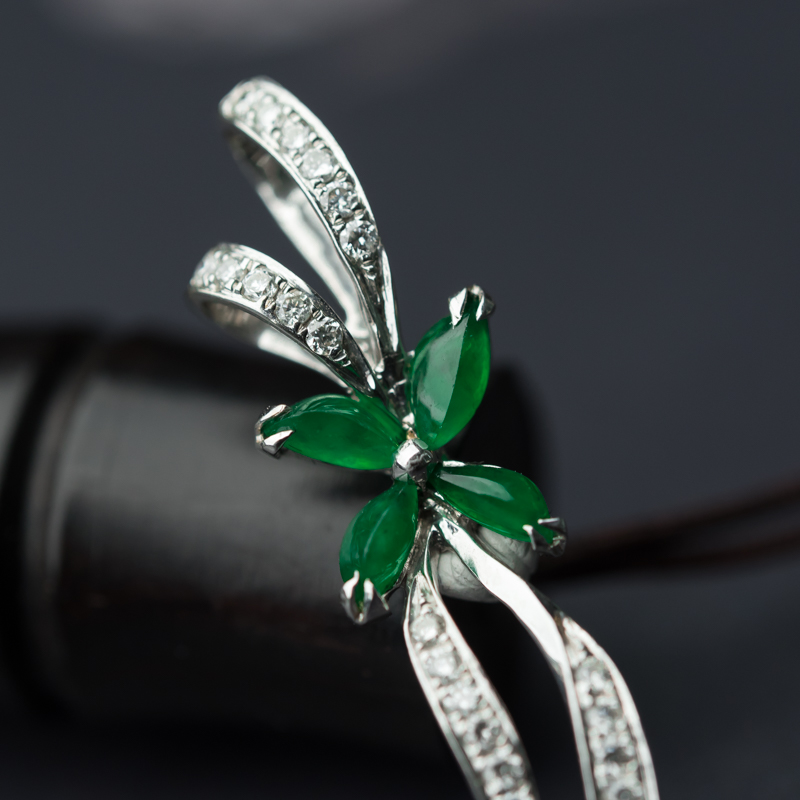 18K缅甸天然糯冰种翡翠随形吊坠-红掌柜