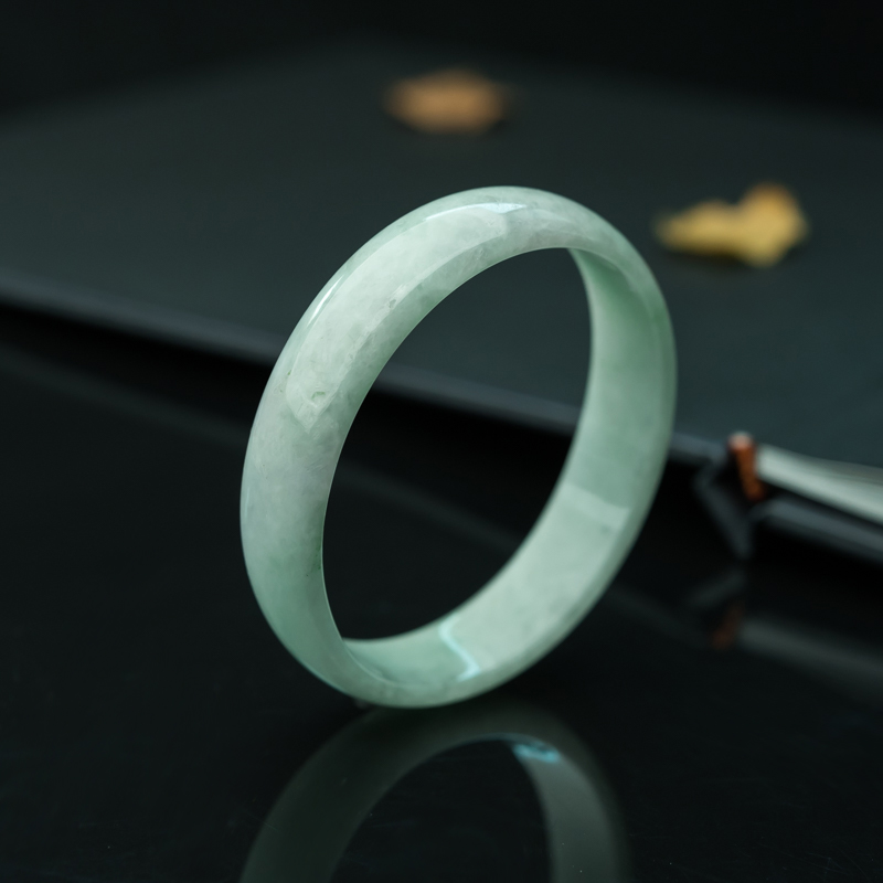 缅甸天然糯种浅绿翡翠贵妃镯-红掌柜