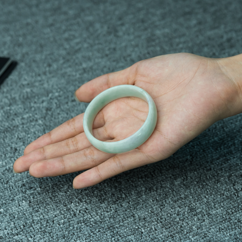 糯种浅绿翡翠贵妃镯-红掌柜