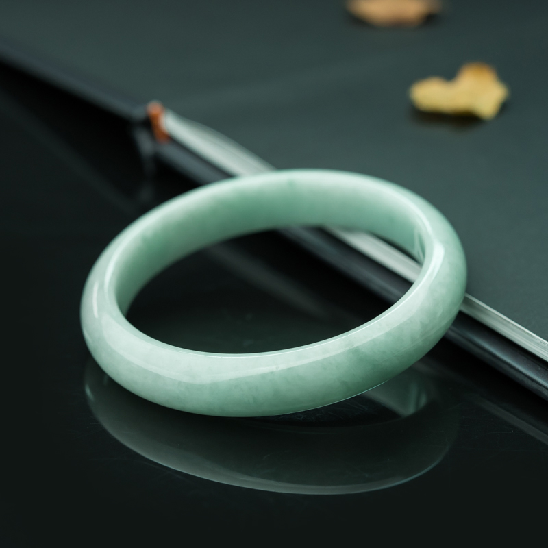 天然糯种浅绿翡翠手镯-红掌柜