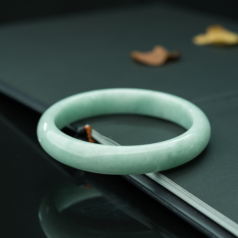 缅甸天然浅绿翡翠手镯-红掌柜