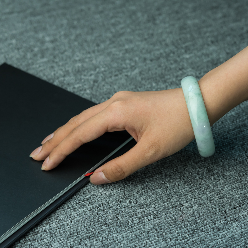 糯种浅绿翡翠手镯-红掌柜