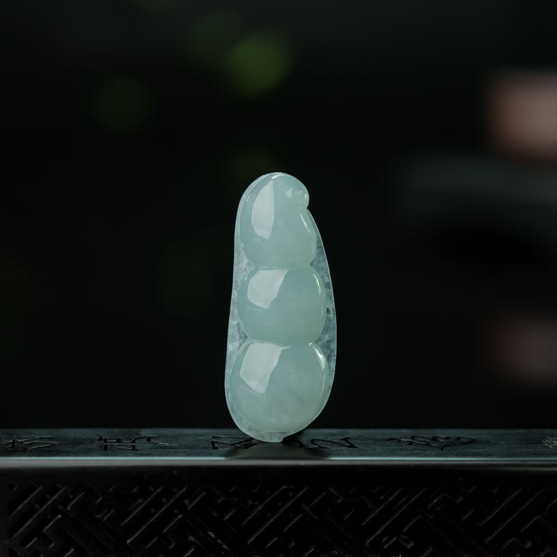 糯冰种浅绿翡翠福豆吊坠-红掌柜
