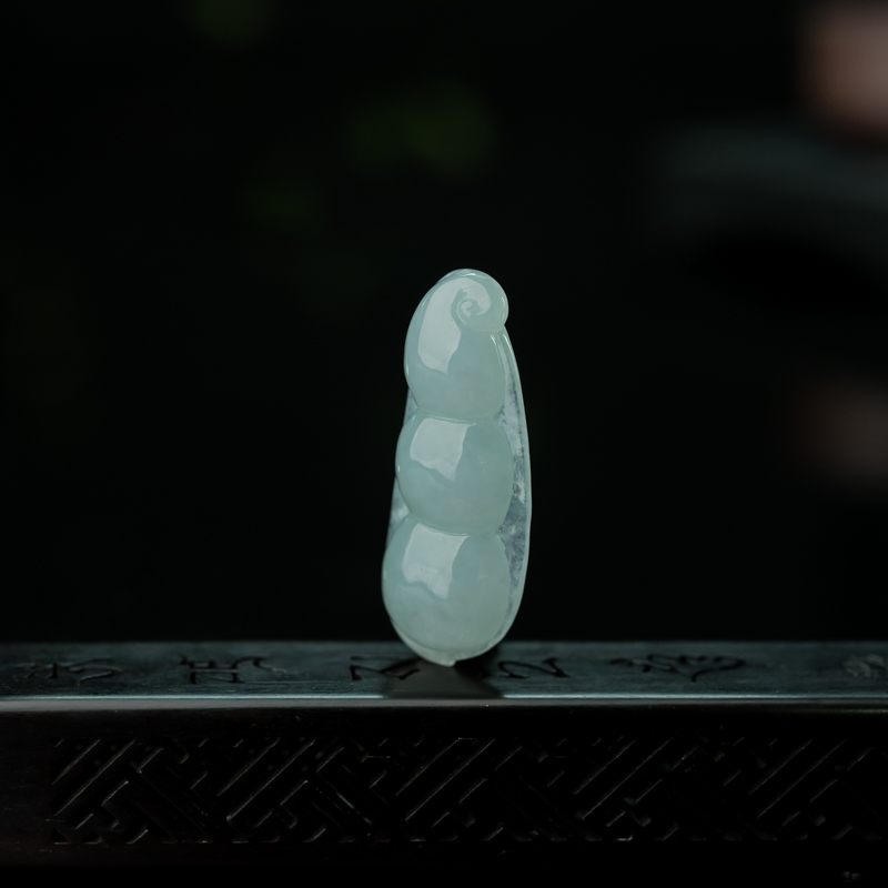 浅绿翡翠福豆吊坠-红掌柜