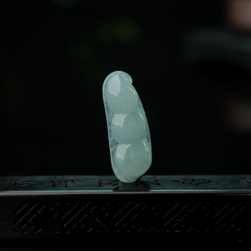 糯冰种翡翠福豆吊坠-红掌柜