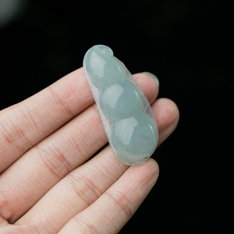 糯冰种浅绿翡翠福豆-红掌柜