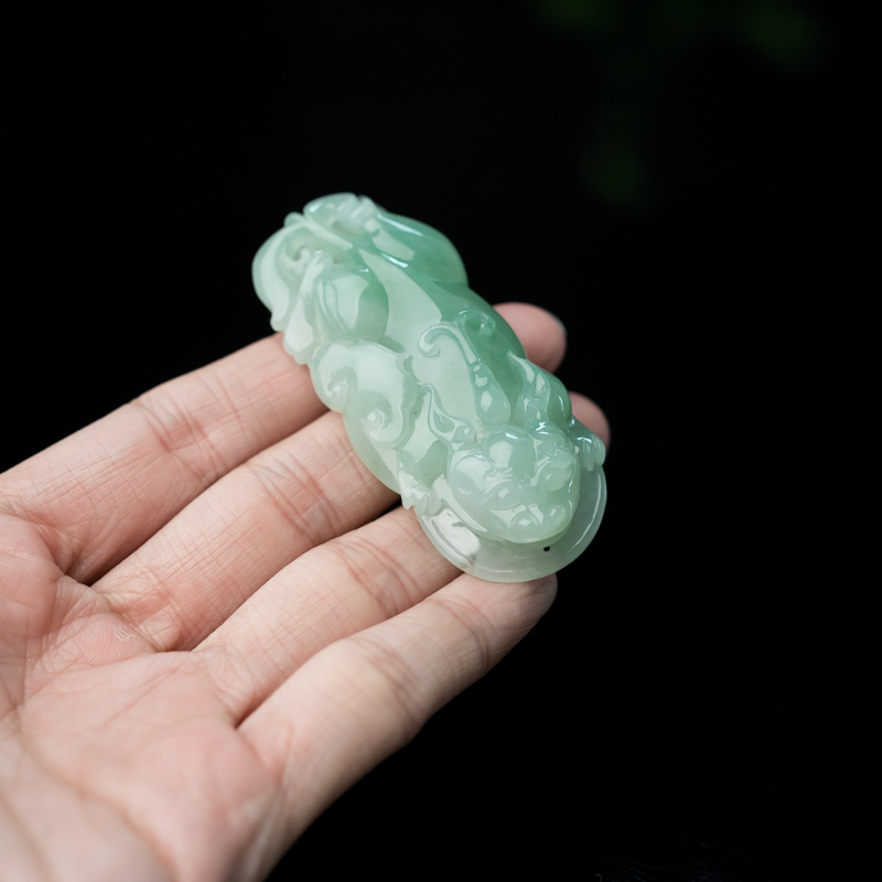 糯种浅绿翡翠吊坠-红掌柜