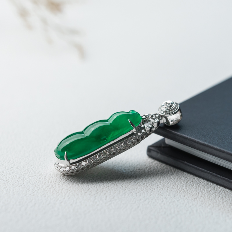 天然糯冰种翠绿翡翠福豆吊坠-红掌柜