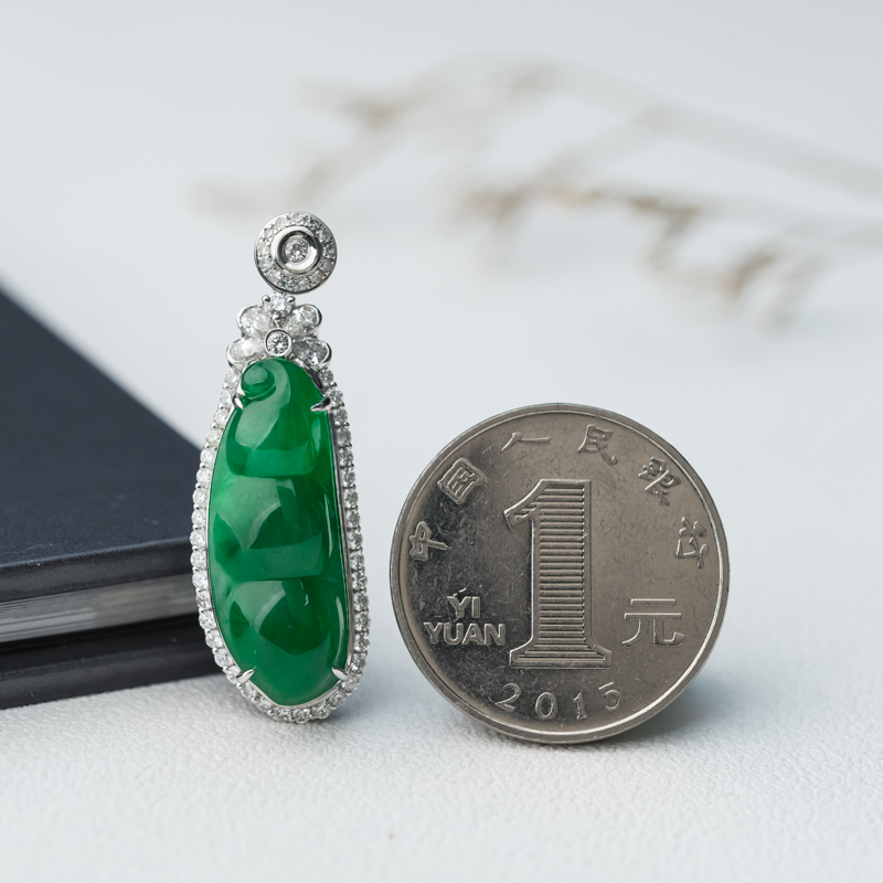 糯冰种翠绿翡翠吊坠-红掌柜