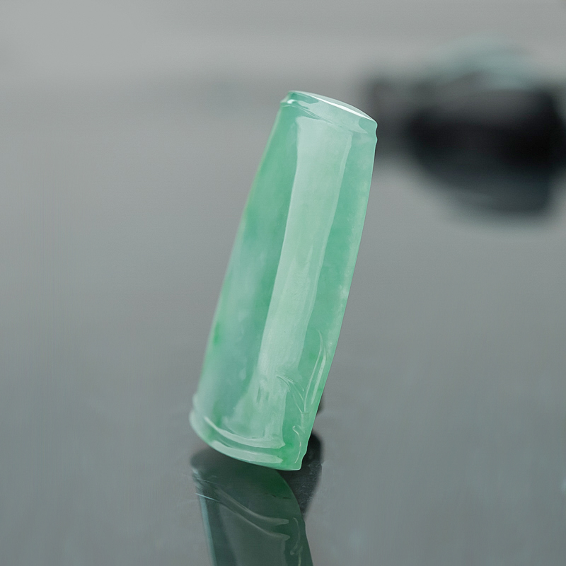 天然糯冰种豆绿翡翠竹节吊坠-红掌柜