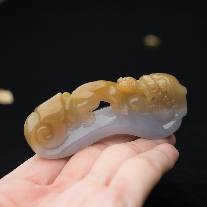 缅甸天然糯种俏色翡翠手把件-红掌柜