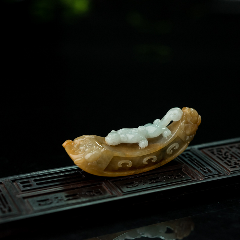 糯种俏色翡翠望子成龙吊坠-红掌柜