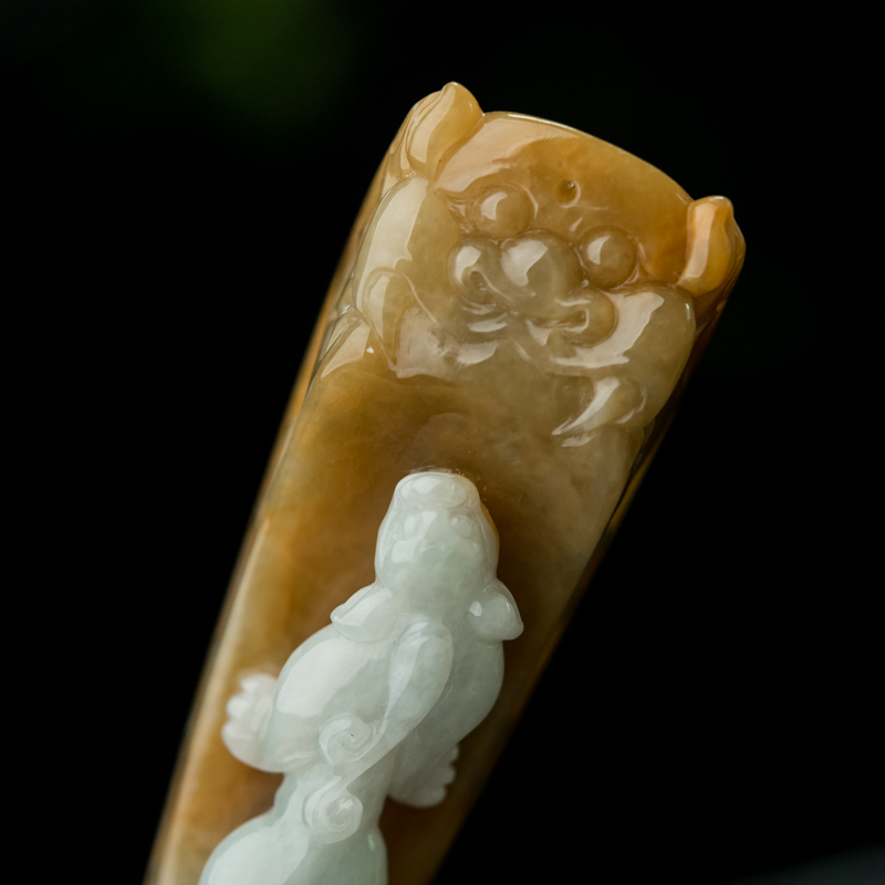 俏色翡翠望子成龙手把件-红掌柜