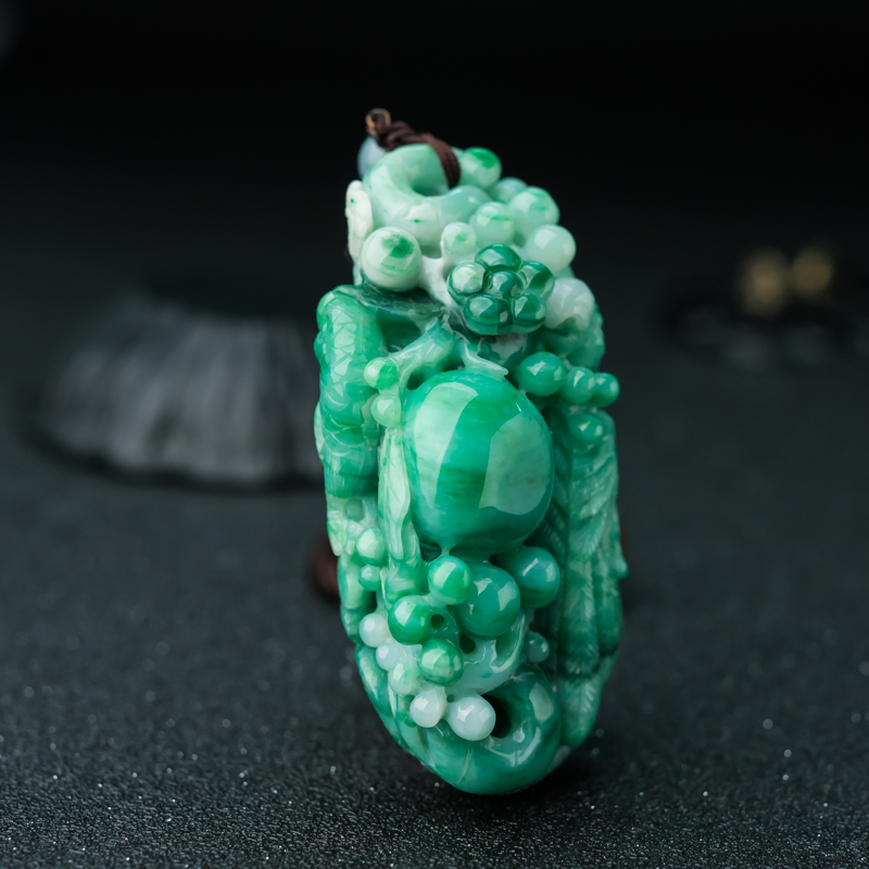 糯种翡翠喜上眉梢手把件-红掌柜