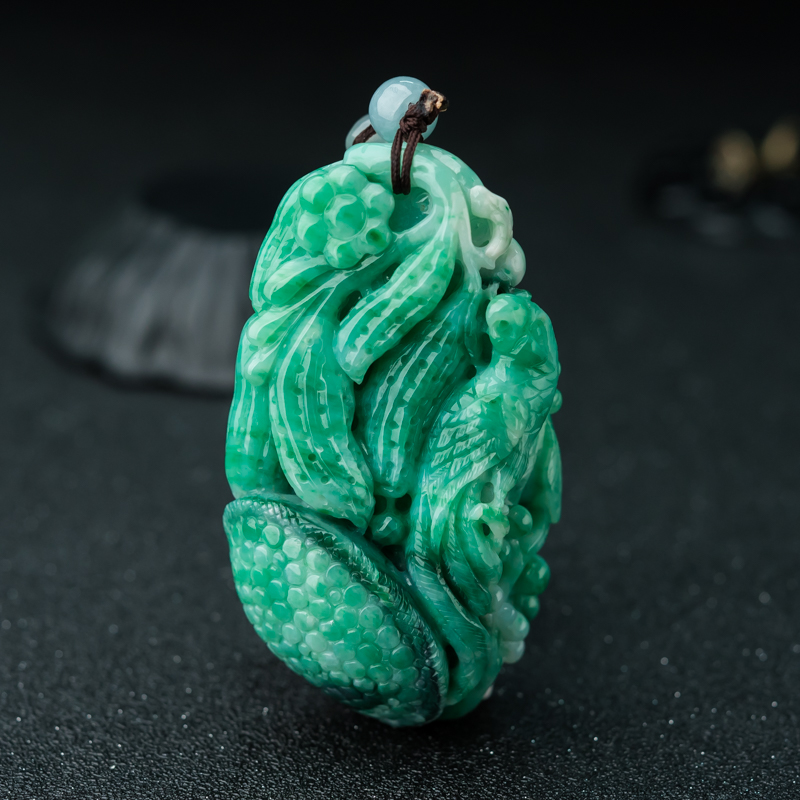 翡翠喜上眉梢手把件-红掌柜