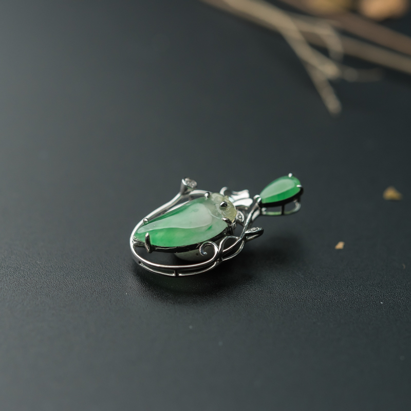 天然糯冰种飘翠翡翠吊坠-红掌柜