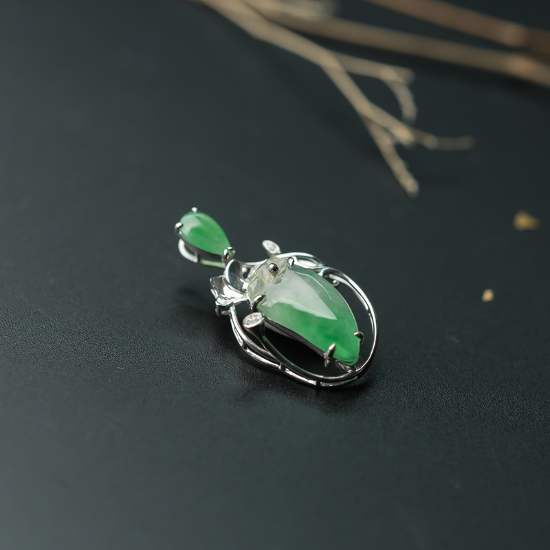 缅甸糯冰种飘翠翡翠吊坠-红掌柜