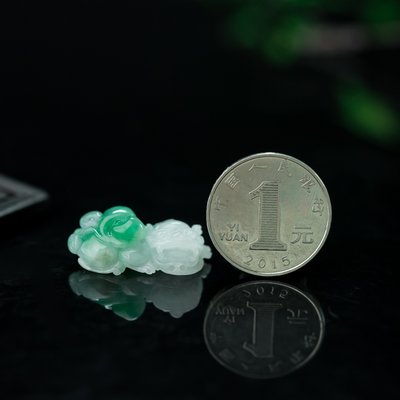 糯种飘翠翡翠吊坠-红掌柜