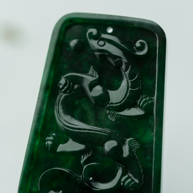 糯种暗绿翡翠吊坠-红掌柜