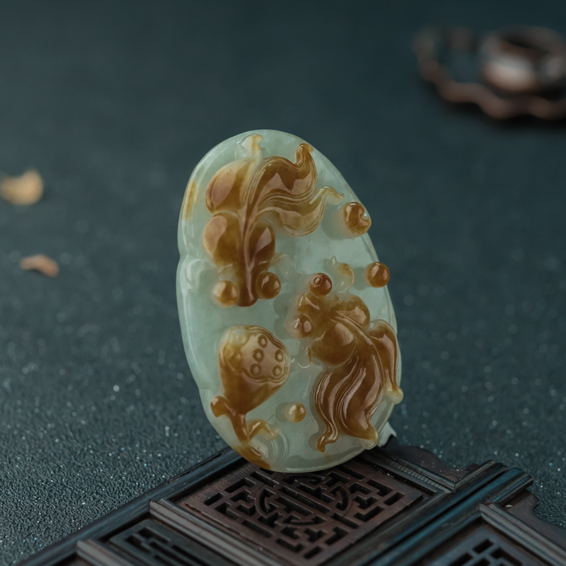 糯冰种翡翠连年有余吊坠-红掌柜