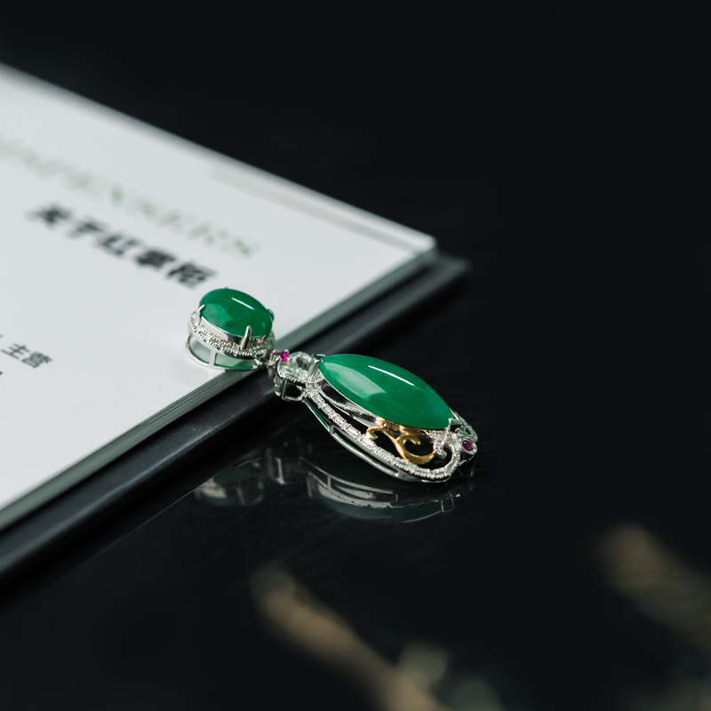 缅甸糯种阳绿翡翠随形吊坠-红掌柜