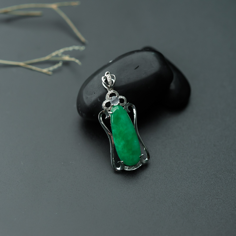 缅甸天然糯种翠绿翡翠随形吊坠-红掌柜