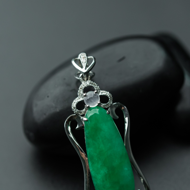 缅甸天然糯种翡翠随形吊坠-红掌柜