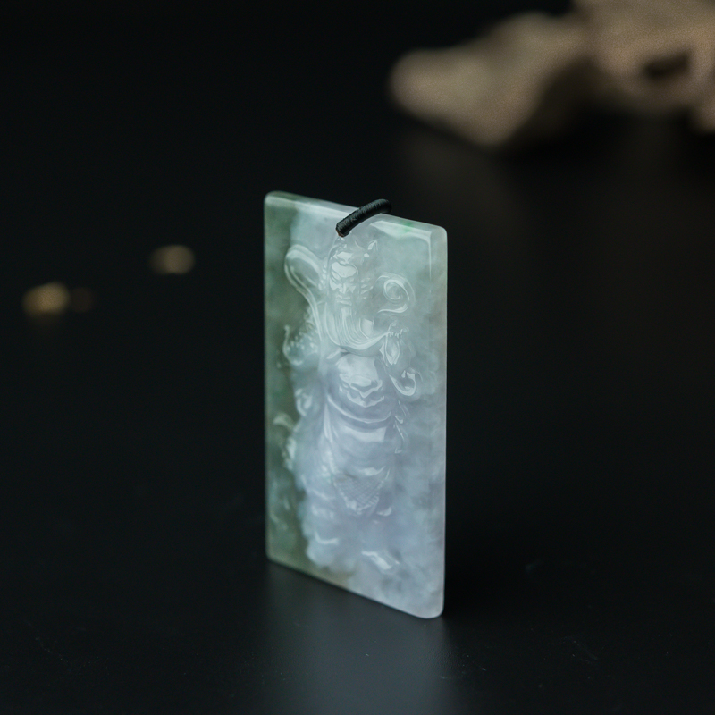 天然糯冰种春带彩翡翠关公吊坠-红掌柜