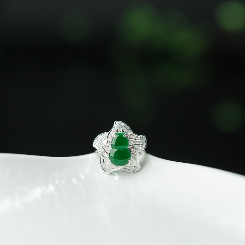 18K糯种翠绿翡翠福禄戒指-红掌柜