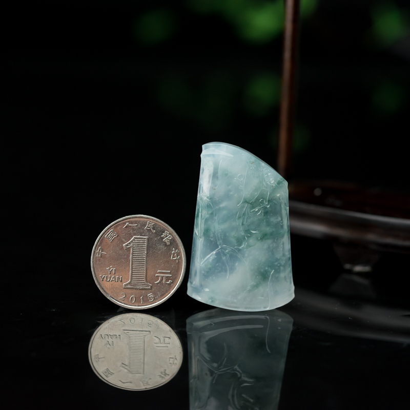 糯冰种飘花翡翠吊坠-红掌柜