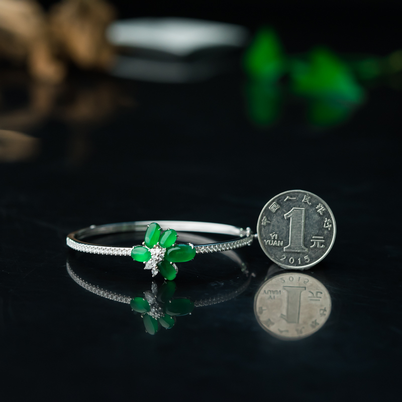 糯冰种阳绿翡翠手环-红掌柜