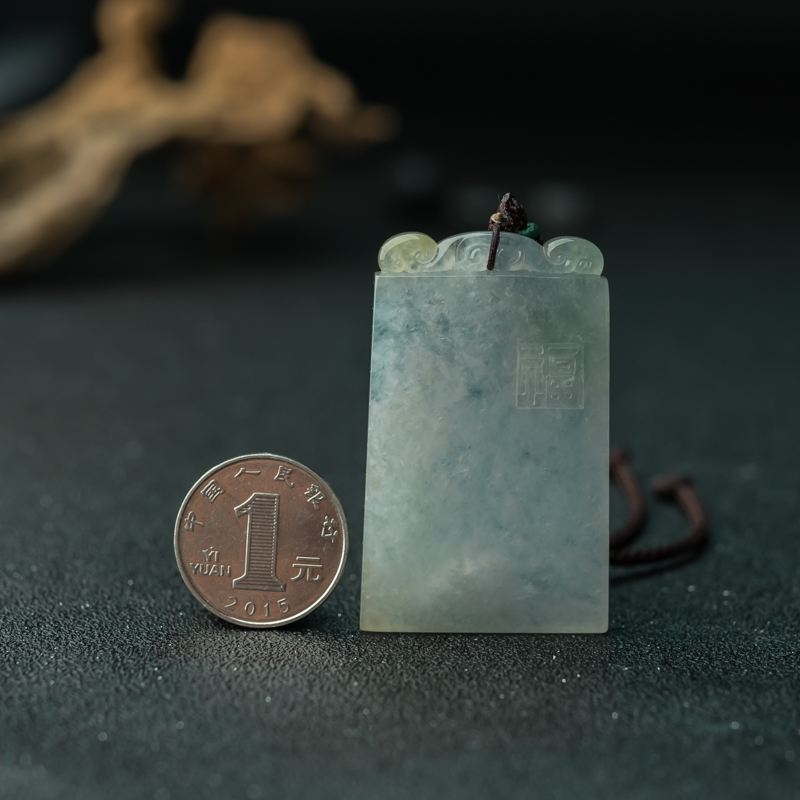 糯冰种淡晴水翡翠吊坠-红掌柜