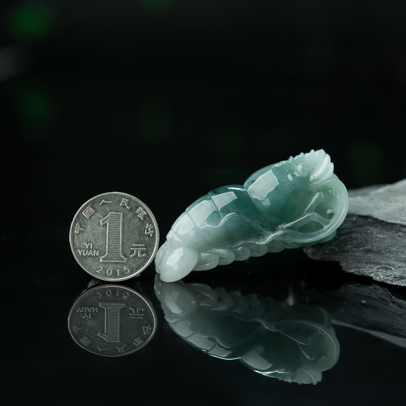 糯种飘花翡翠弯弯顺手把件-红掌柜