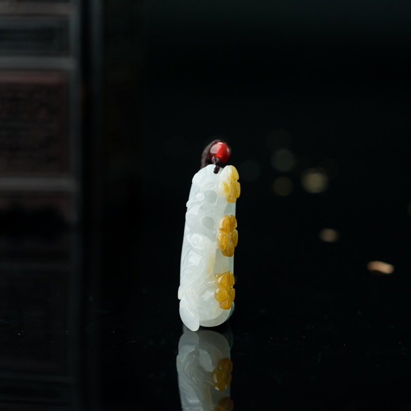 缅甸天然糯种俏色翡翠梅花吊坠-红掌柜