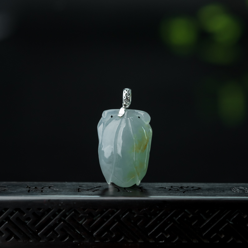 缅甸天然糯冰种俏色翡翠含笑花吊坠-红掌柜