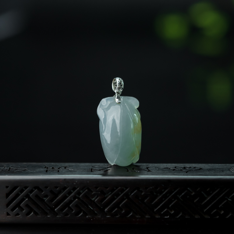 缅甸糯冰种俏色翡翠含笑花吊坠-红掌柜