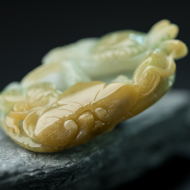 缅甸天然糯种俏色翡翠吊坠-红掌柜