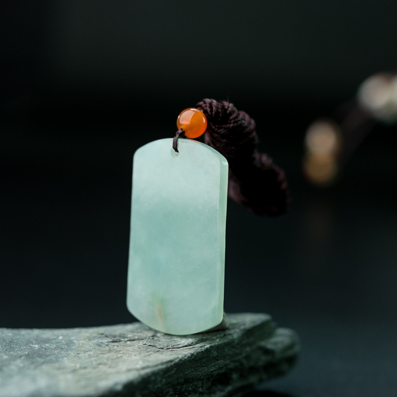 天然糯冰种浅绿翡翠无事牌吊坠-红掌柜