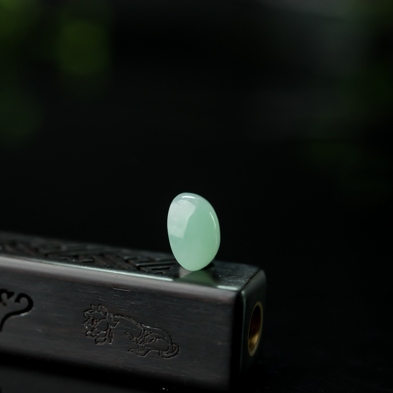 糯种浅绿翡翠戒面-红掌柜